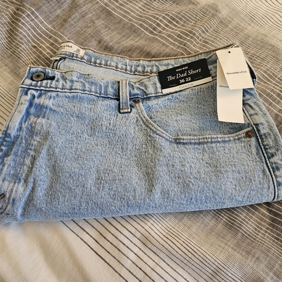 Abercrombie Curve Love High Rise Dad Short - Light - Picture 4 of 5